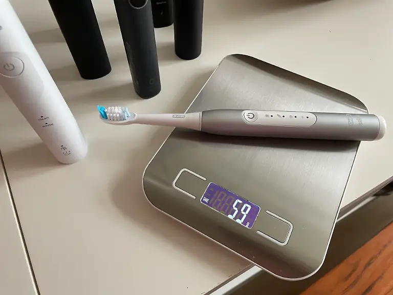 Test Schallzahnbürsten Gewicht OralB klein